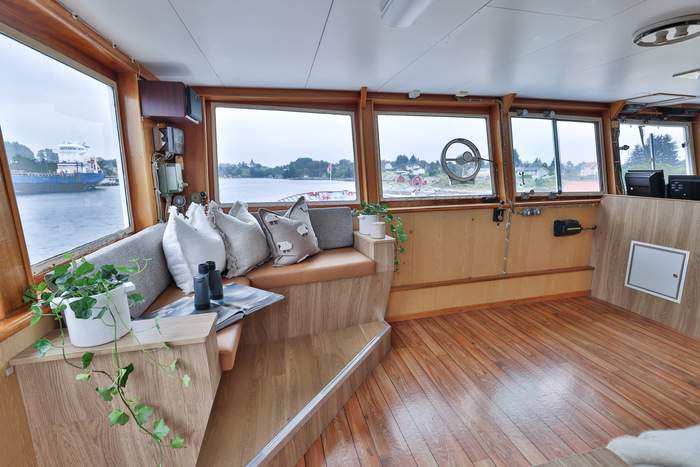 MV Vikingfjord Bridge Lounge Mid Secret Atlas.jpg